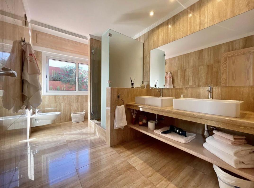 Villa Amorio A Spacious Modern Getaway With A Private Heated Pool & Sea Views Costa Adeje  Exterior foto