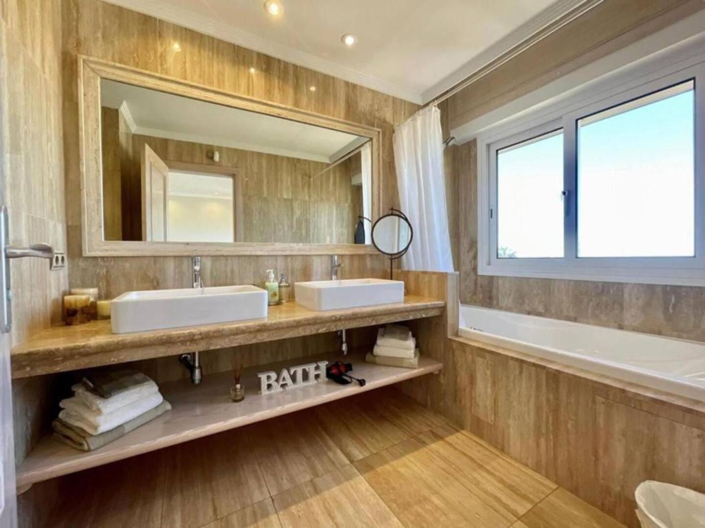 Villa Amorio A Spacious Modern Getaway With A Private Heated Pool & Sea Views Costa Adeje  Exterior foto